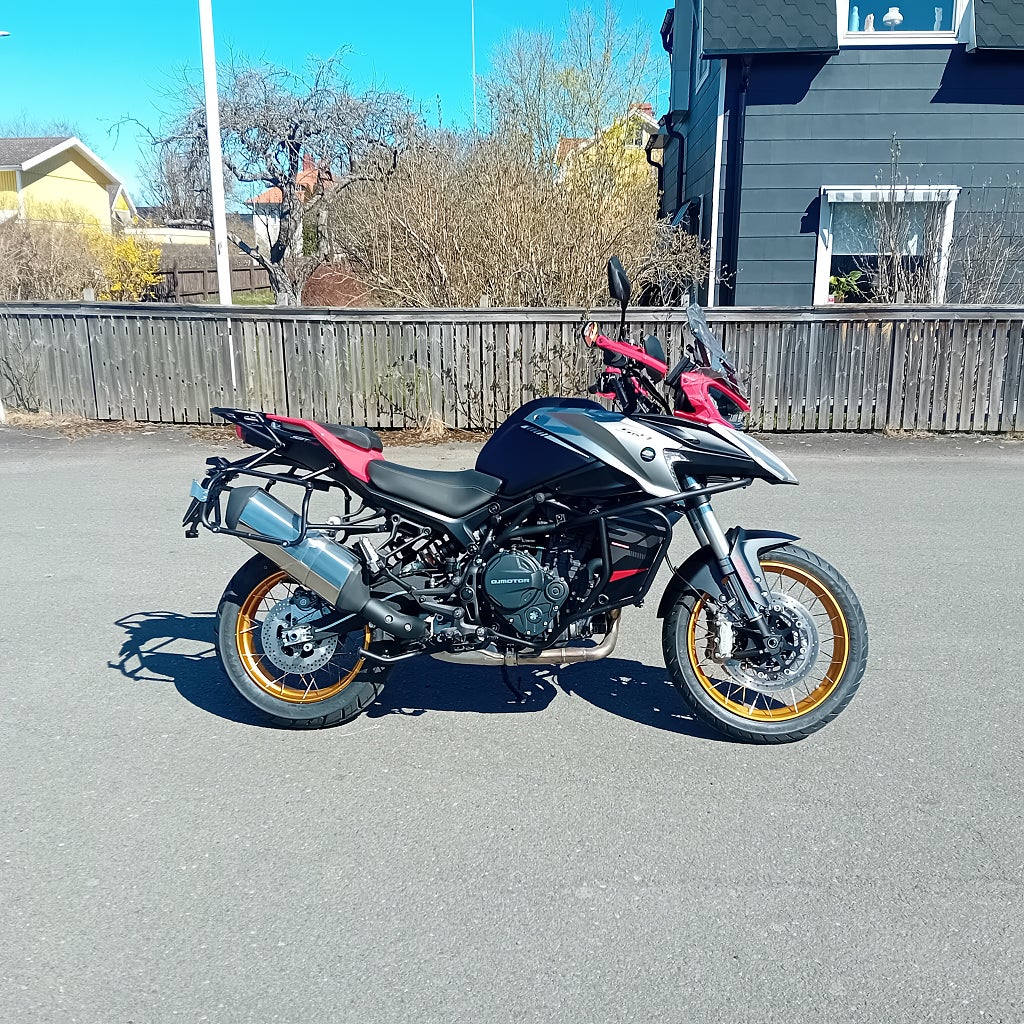 QJ Motor SRT900SX Inkl. väskpaket // FINNS SOM DEMO !