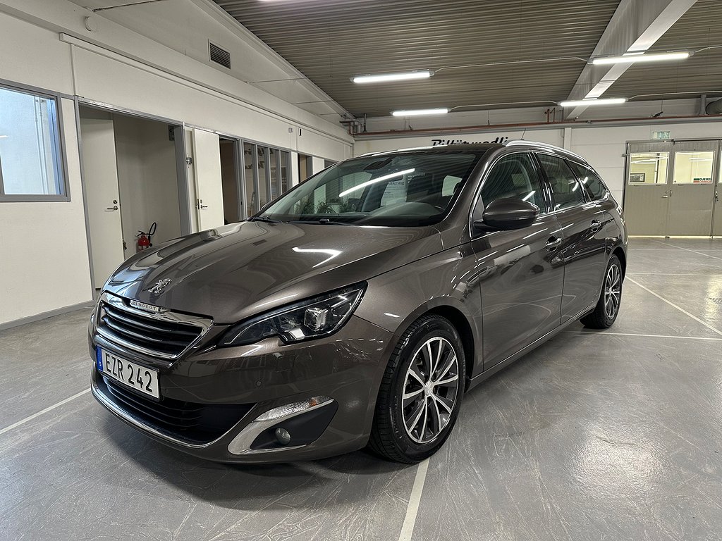 Peugeot 308 SW 2.0 HDi FAP Allure Nykamrem Nybesiktad Panora