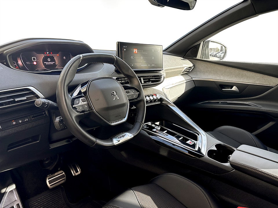 Bild på Peugeot 5008 GT Black Pack 1.2 PT 130hk Aut 7-SITS B-KAMERA CARPLAY