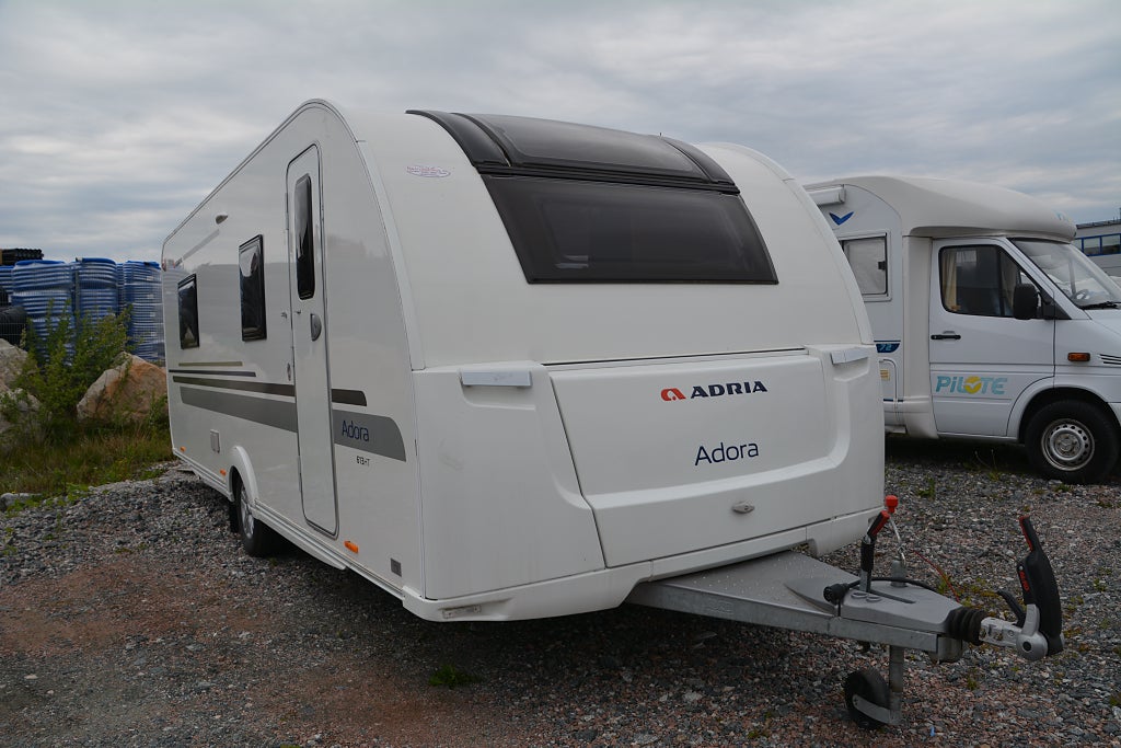 Adria Adora 613 HT Långbädd/Frontkök