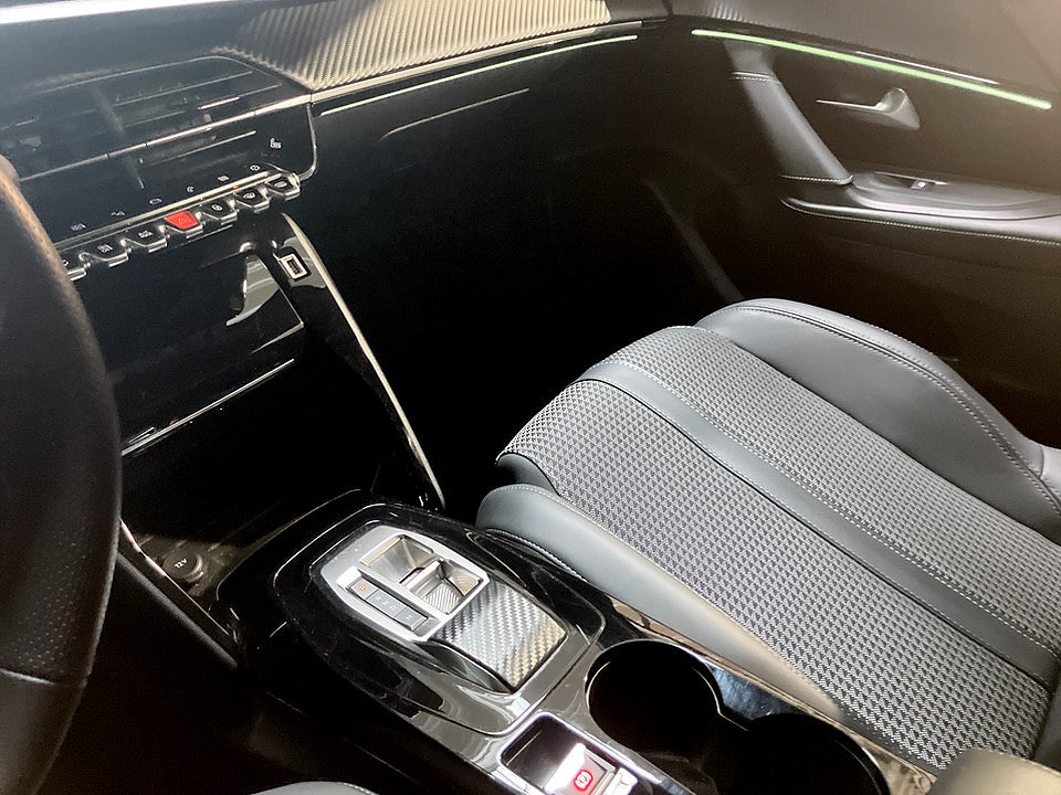 Bild på Peugeot 2008 GT 1.2 PT 130hk Aut B-KAMERA CARPLAY