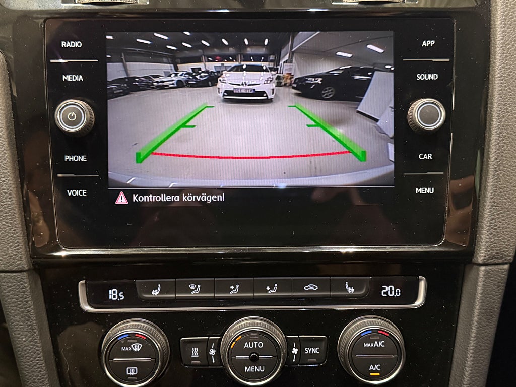 Volkswagen Golf I 5-dörrar 1.5 TSI 150hk GT Värmare B-Kamera Dynaudio - miniatyr 17