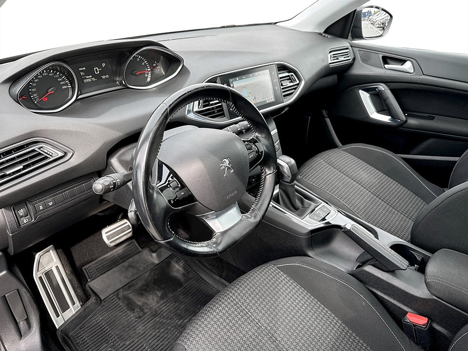 Bild på Peugeot 308 5D STYLE 1.2 PT 130hk Aut PANO B-KAMERA 