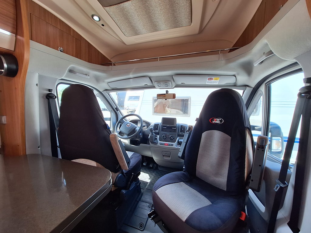 Adria Coral S 680 ST Dubbelbädd, Solcell, 5'e Stol