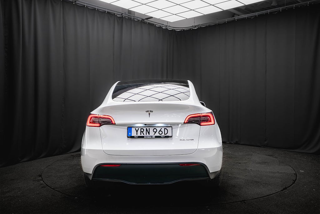Tesla Model Y Long Range AWD DRAG PANO 92.6%SoH 1-ÄGARE MOMS