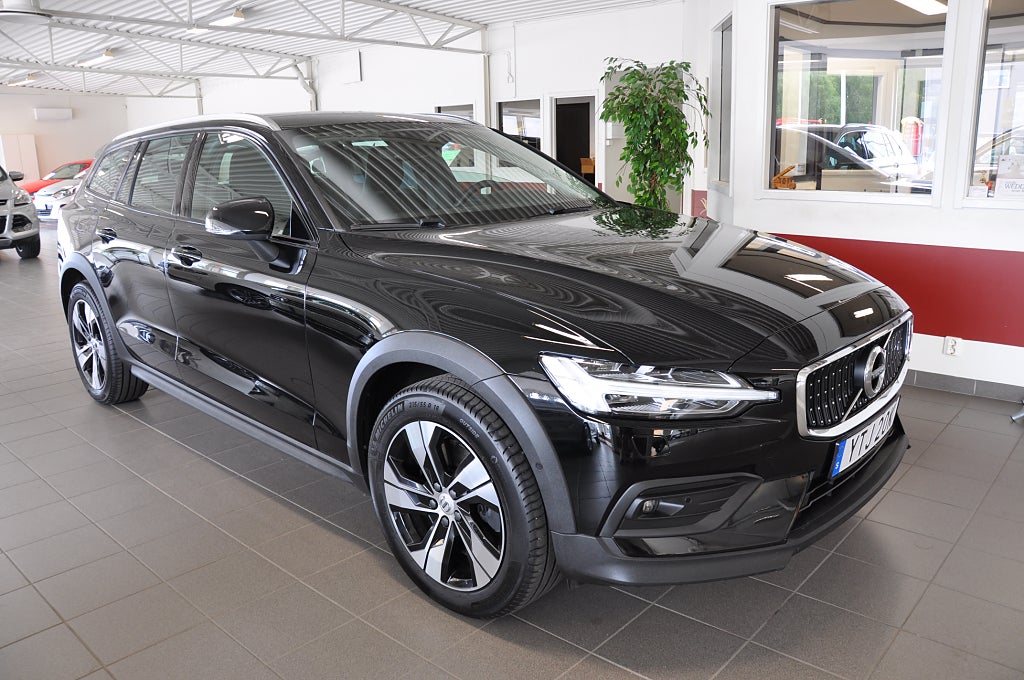 Volvo V60 Cross Country B4 AWD 197hk Momentum AdvNavi Aut