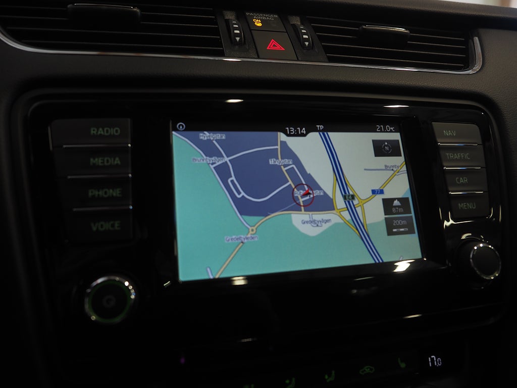 Skoda Octavia Kombi 1.4 TSI 150hk Style Premium Drag P-Värm Nav B-Kam 2017