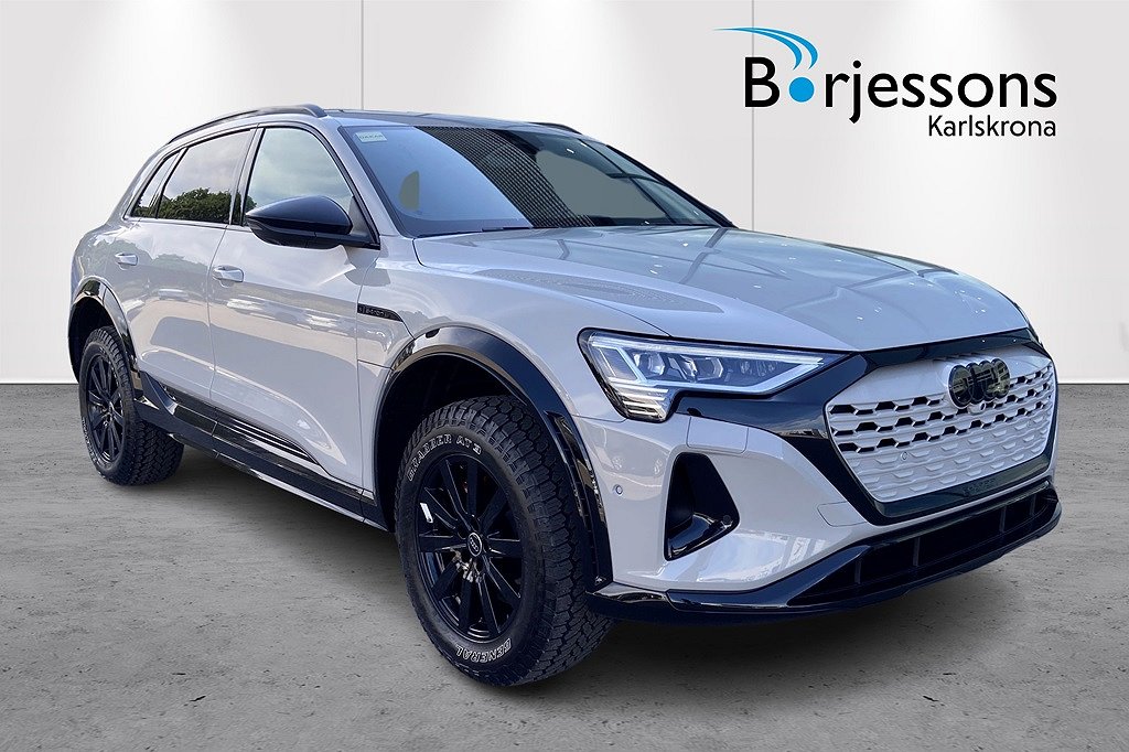 Audi Q8 55 e-tron quattro 408hk DAKAR EDITION *0,95% RÄNTA*