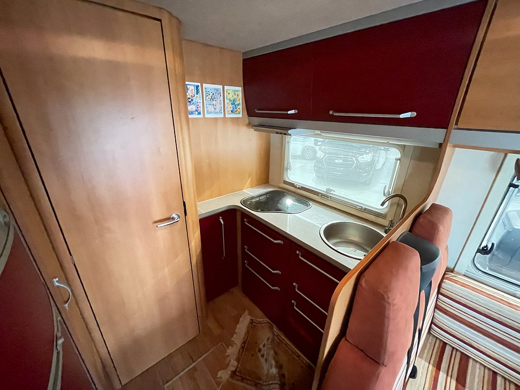 Eura Mobil TI 560 LB /B-körkort/Dragkrok/Taksäng/Ugn - Eura Mobil