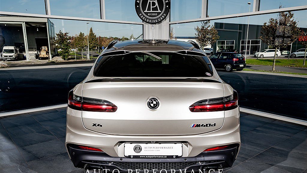 BMW X4 M40d har en rak sexa på 326 hästkrafter. 