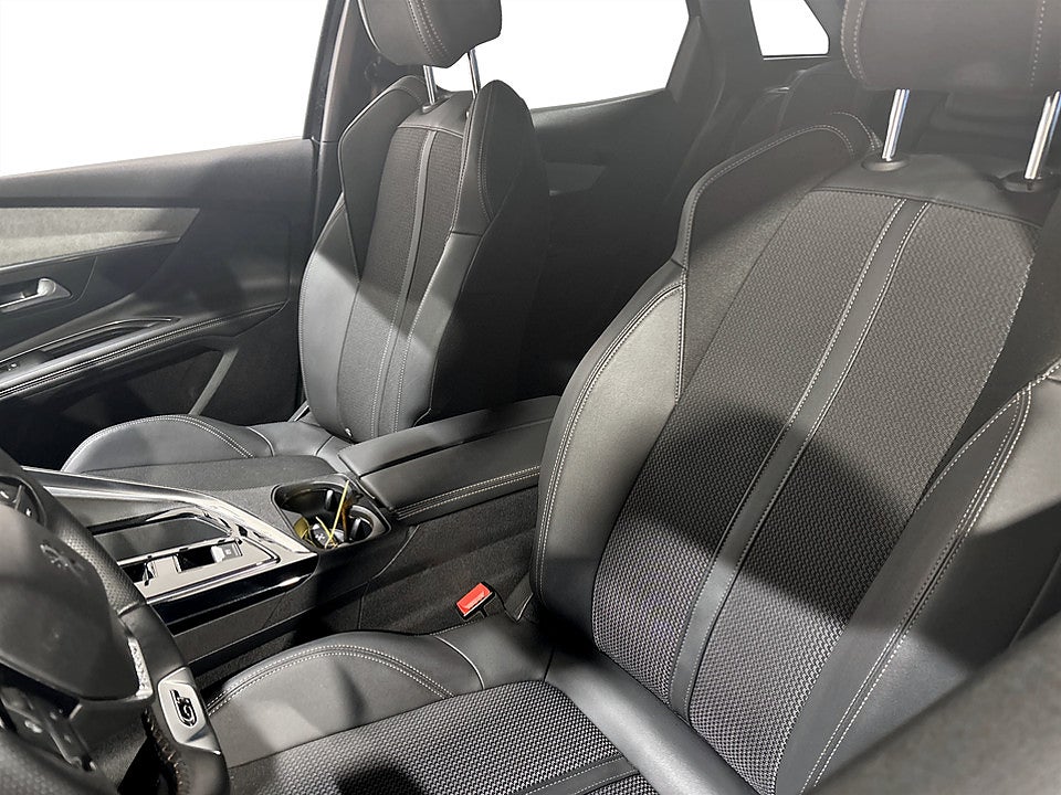 Bild på Peugeot 3008 GT 1.2 PT 130hk Aut B-KAMERA CARPLAY