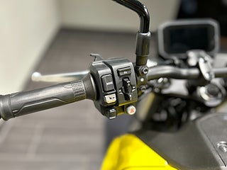 Honda CB750 Hornet / Helsystem/ Handtagsvärme /Quickshifter /Räntefri