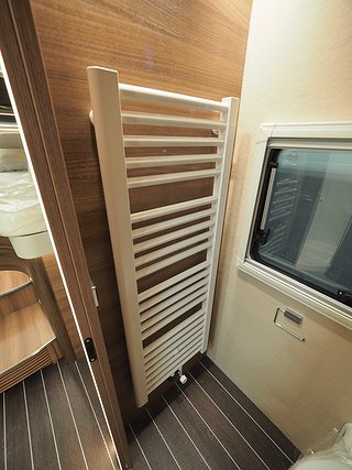 Husbil-integrerad Knaus Sun I 900 LEG 19 av 28