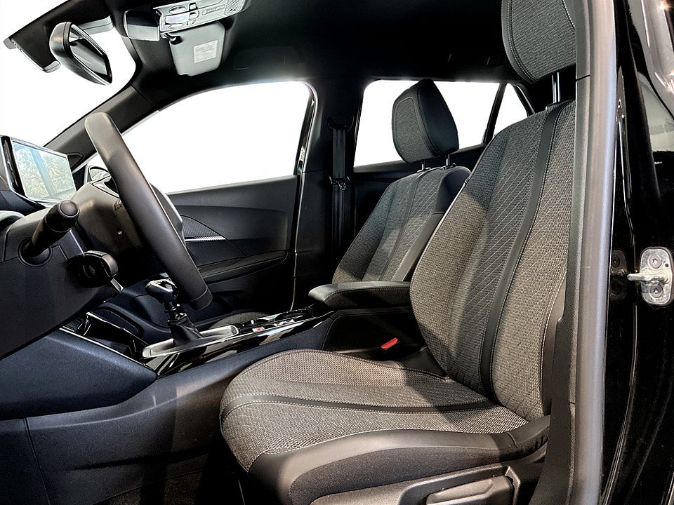 Bild på Peugeot 2008 Allure 1.2 PT 130hk CARPLAY P-SENSORER