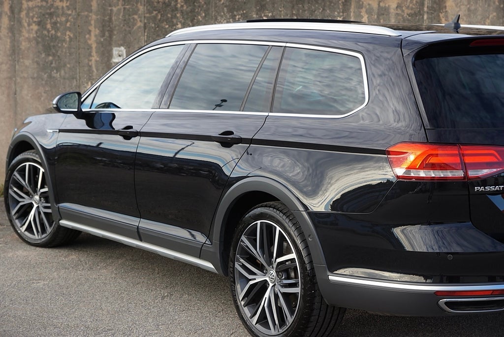 Volkswagen Passat Alltrack 2.0 TDI 240hk 4Motion Pano Massage Värmare Drag
