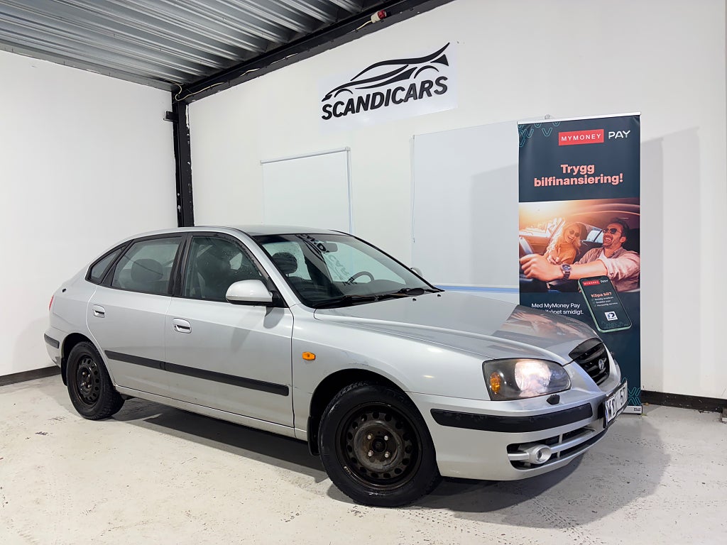 Hyundai Elantra Halvkombi 2.0 NY SERVAD NY BESKTAD AUTOMAT 