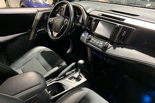 SUV Toyota RAV4 8 av 25