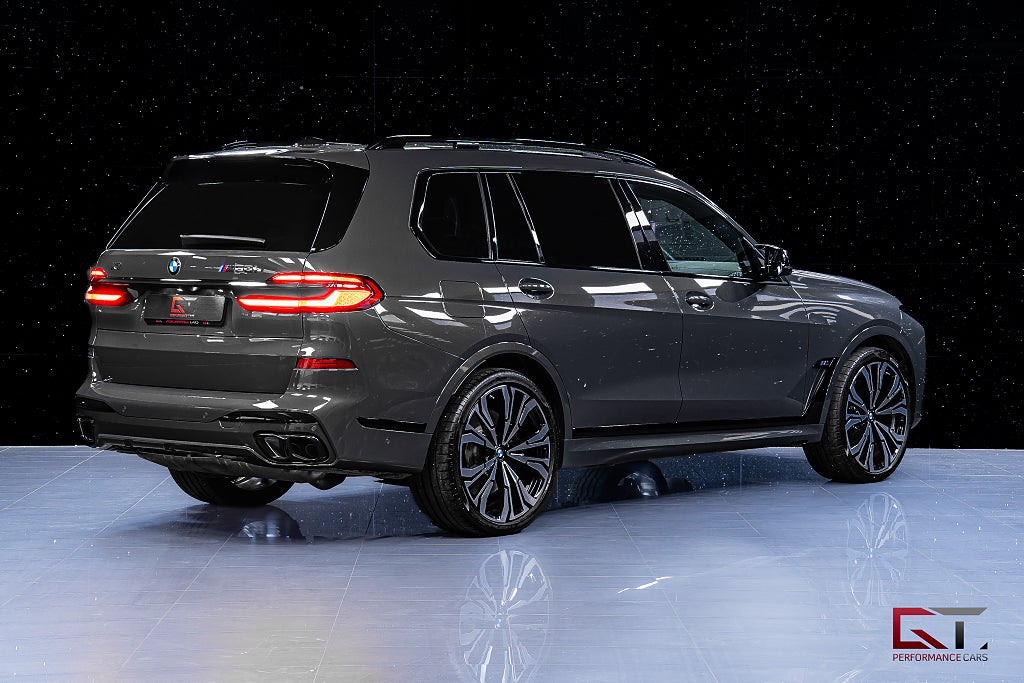 BMW X7 M60i xDrive 2026 MOMS 23" Carbon B&W Pano Sky Massage