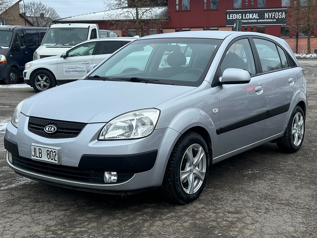 Kia Rio 1.4 | AUTOMAT | NYBESIKTIGAD | 14.700 MIL | EURO 4