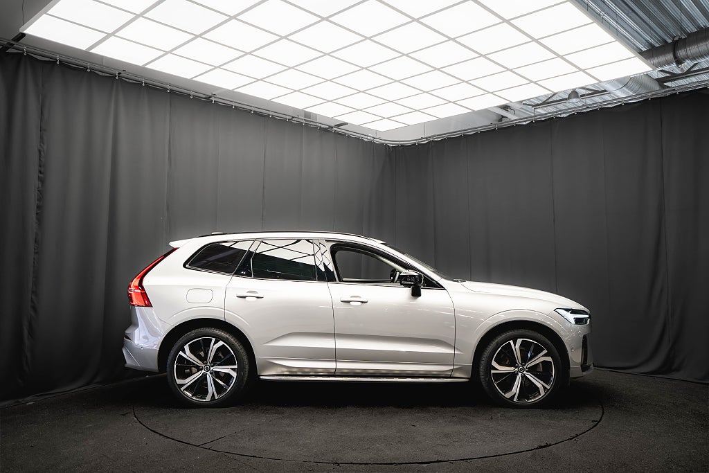 Volvo XC60 Recharge T6 AWD ULTIMATE DARK PANO DRAG 21' H/K 360 HUD
