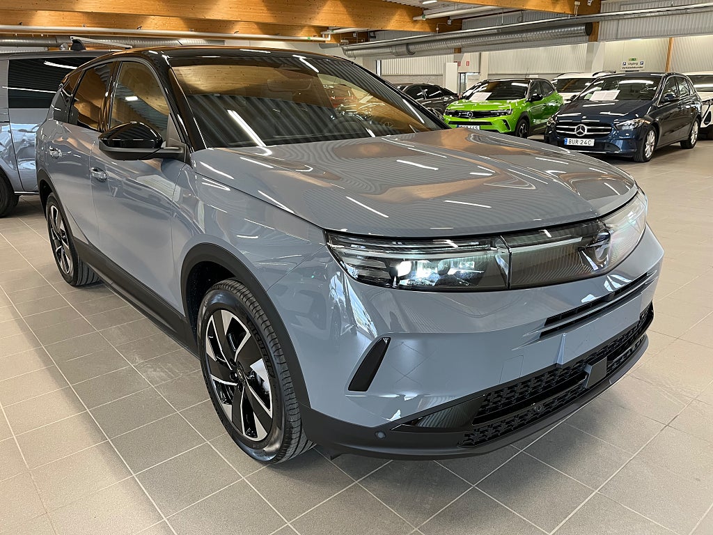 Opel Grandland Nya HYBRID 145 eDCT, PL 12 månader thumbnail