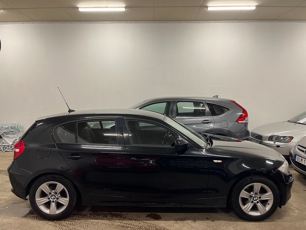 BMW 120 i, Välvårdad, Servad,Bes, Nya S&V däck följer med Bilen