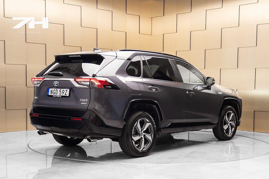 Toyota RAV4 Plug-in Hybrid X EDITION / Farthållare / Kamera