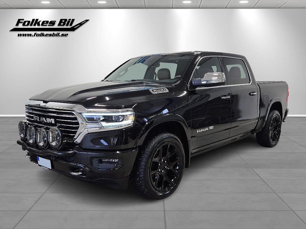RAM 1500 Crew Cab LONGHORN 5.7L V8 HEMI Lågskatt Vhjul