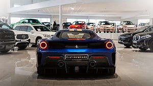 Ferrari 488 Pista har en V8-motor på 720 hästkrafter. 