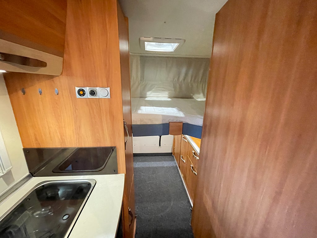 Hymer Compact 408 / Litium / B-kort / Höj och sänkbar säng /   - Hymer