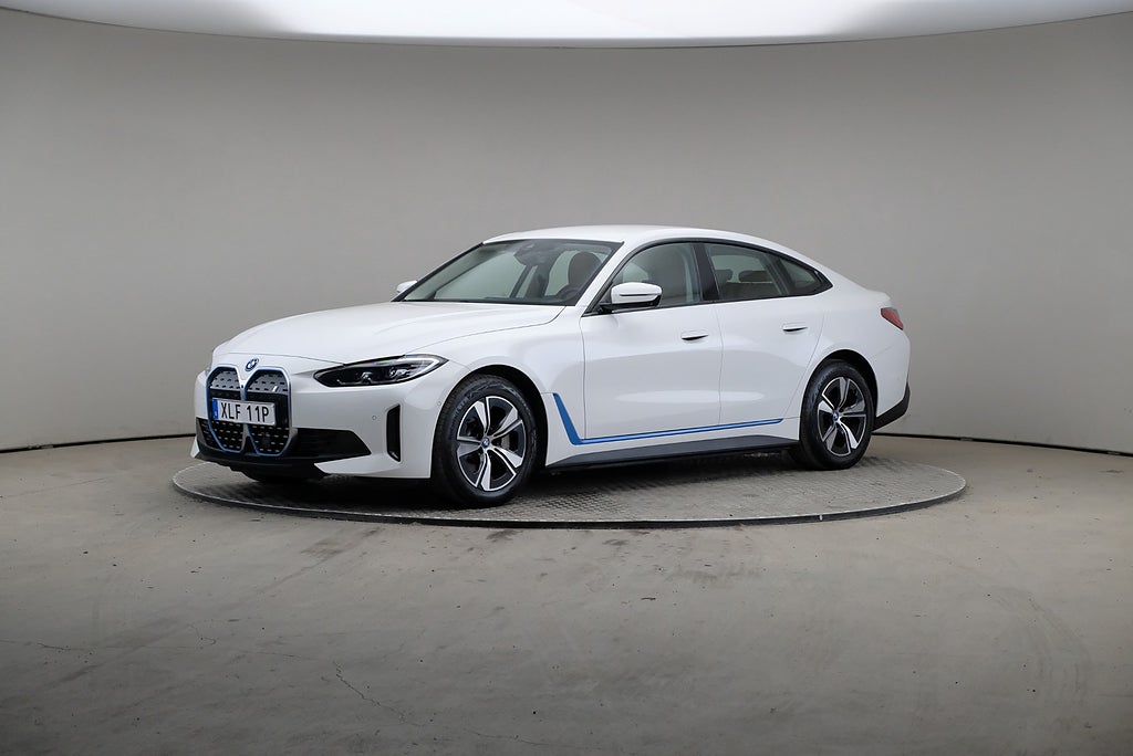BMW i4 eDrive40 Charged Comfort access Adaptiv farthållare