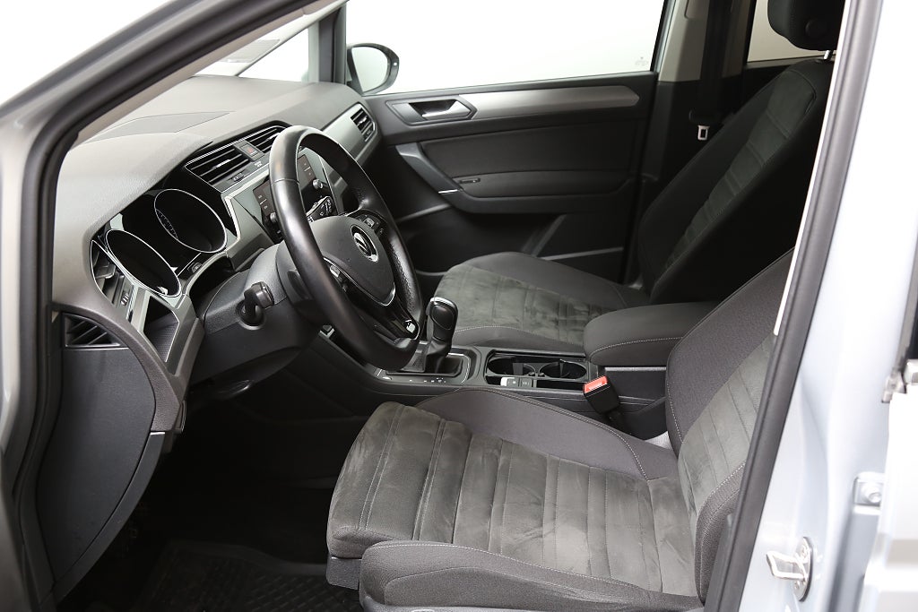 Volkswagen Touran 1,5 TSI 150hk R-Line DSG Värme Drag 7-sits 2021