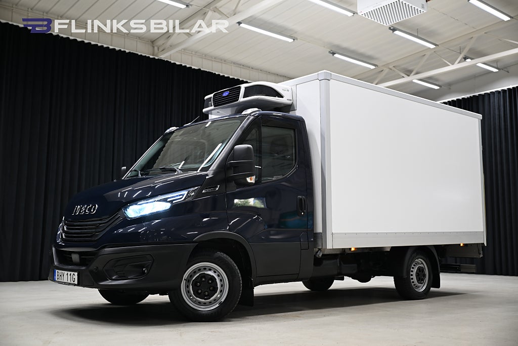 Iveco Daily 136HK Automat|Volymskåp|Bakgavellyft|Kylbil|Moms|SeUtr!