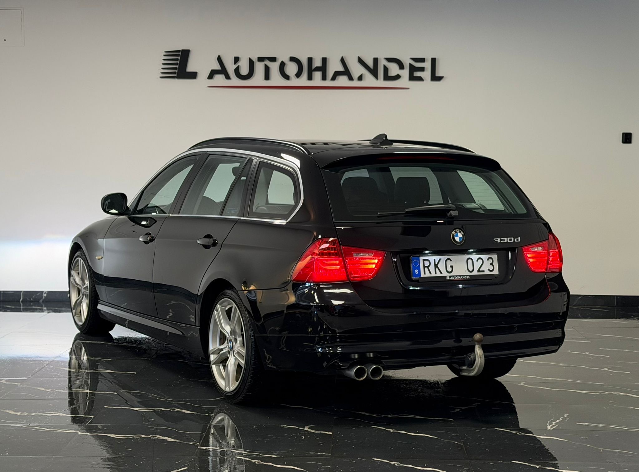 BMW 330 2011, kuva 4/54
