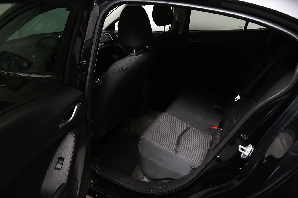Mazda 3 2,0 SKYACTIV-G 120hk Aut 5D Navi P-sensorer 2013