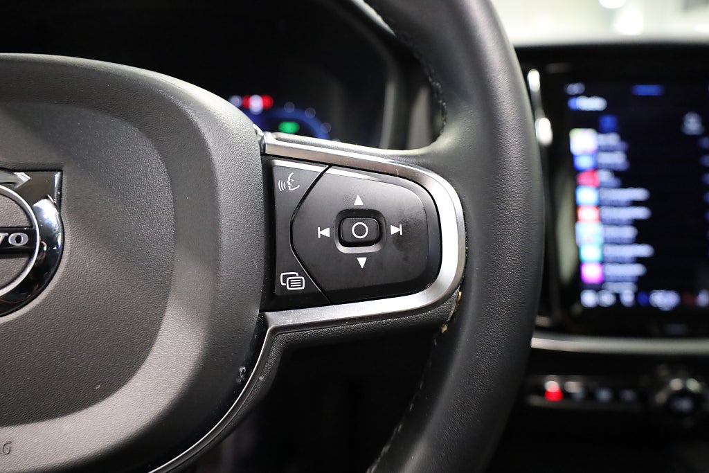 Volvo V60 Recharge T6 350hk AWD Core Edition Aut Drag Leasbar