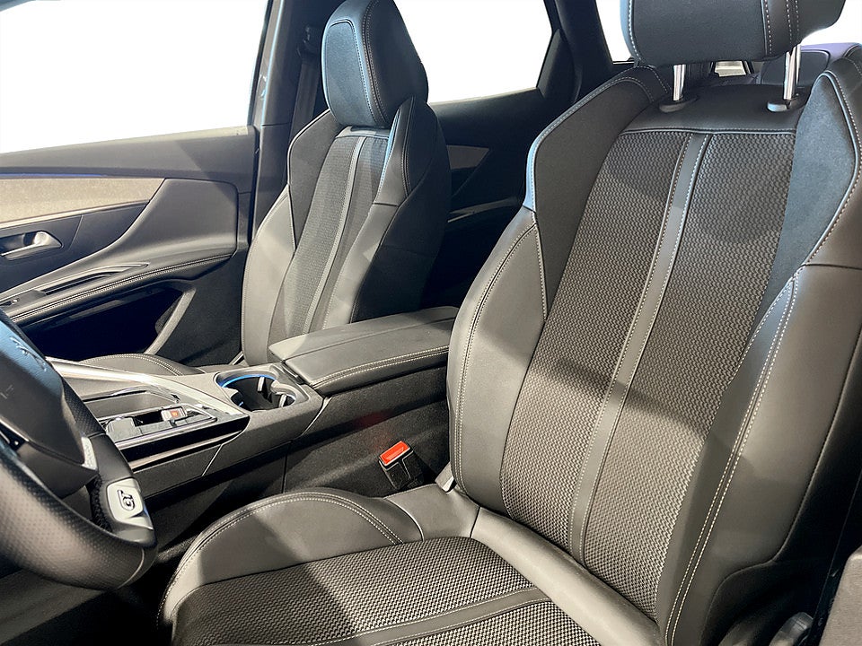 Bild på Peugeot 3008 GT 1.2 PT 130hk Aut B-KAMERA CARPLAY