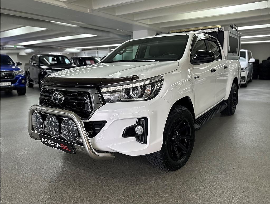 Toyota Hilux 2.4 AWD Fjärr Värmare Hundkåpa Diffspärr MOMS