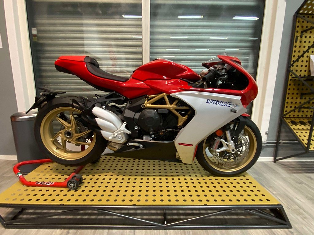 MV Agusta Superveloce 800 