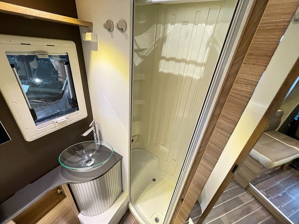 Adria Matrix Supreme 687 SL /ALDE/Solcell/Taksäng/Kedja/5 bältad/  - Adria