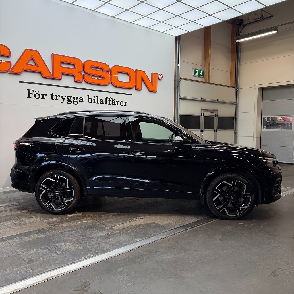 Volkswagen Tiguan 2.0 TDI 4M R-Line Black Edt 360° Massage Värmare Drag
