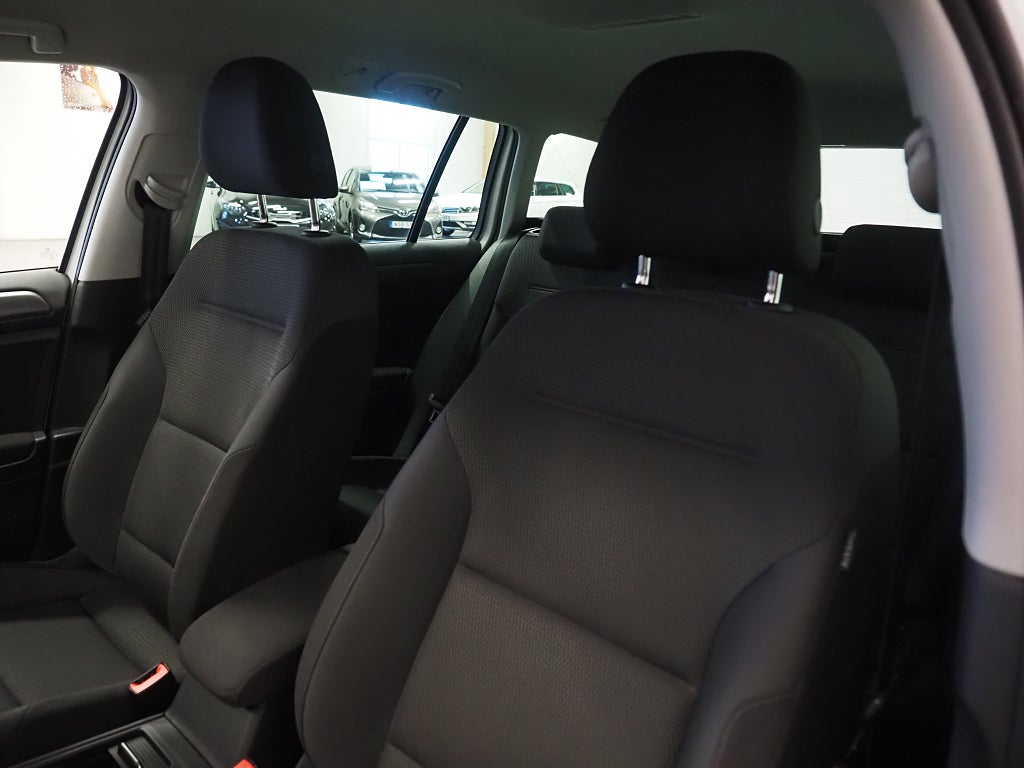 Volkswagen Golf Sportscombi 1.6 TDI 115hk Kamera Dieselvärmare ACC 2019