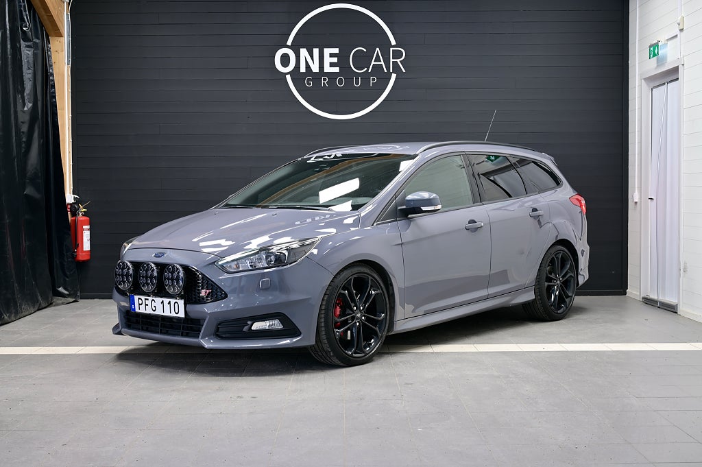 Ford Focus ST Kombi Recaro Nyservad 185hk