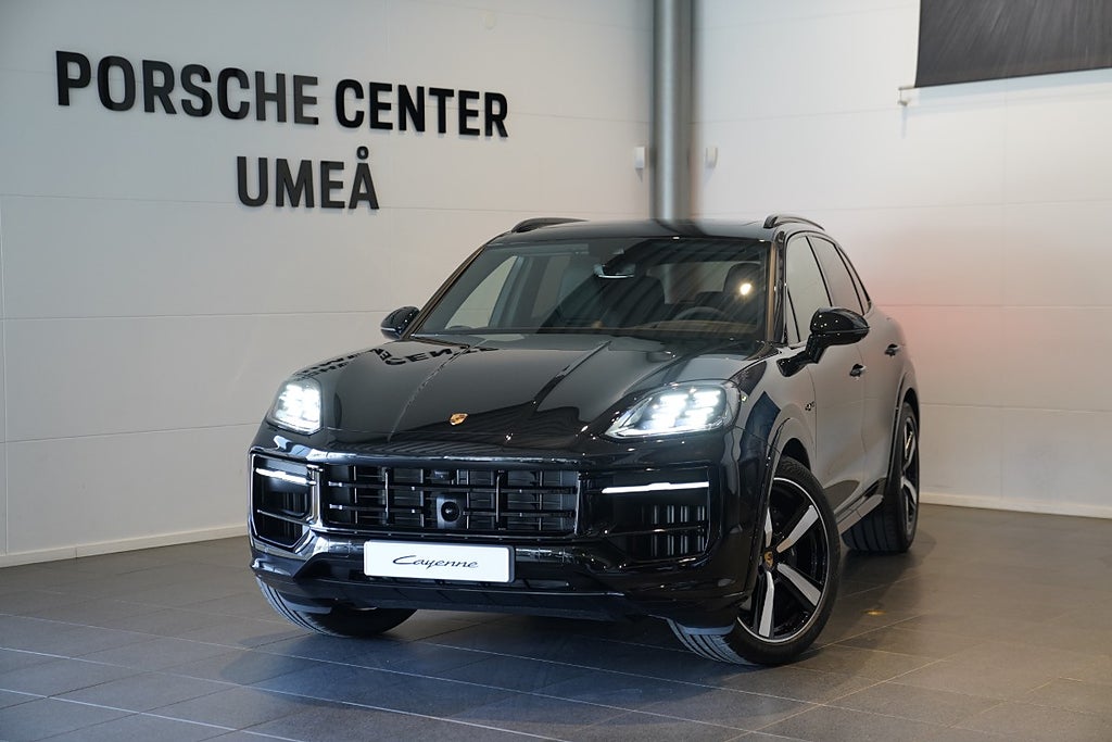 Porsche Cayenne E-Hybrid / 470HK