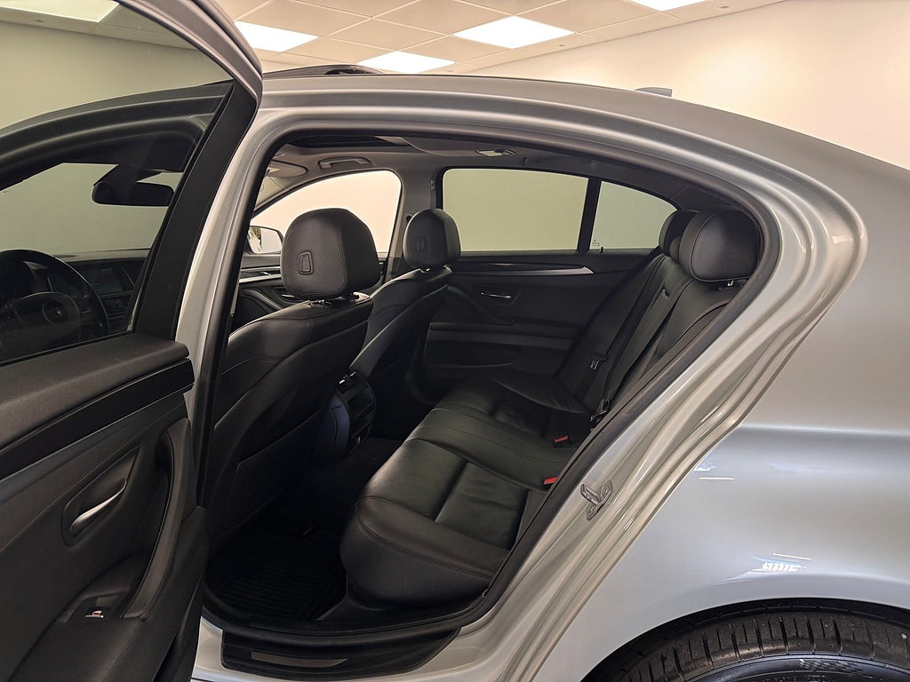 BMW 530d 2014 - miniatyr 11