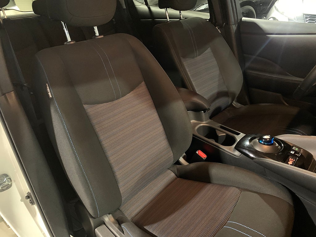 Nissan Leaf N-Connecta|40kWh|Värmepump|360 kamera