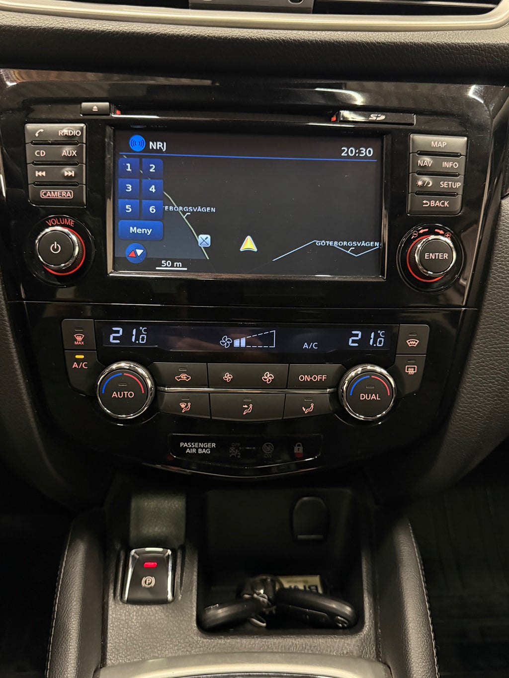 Nissan Qashqai 1.6 DIG-T Tekna Panorama 360* kamera drag 1 Ägare - miniatyr 18