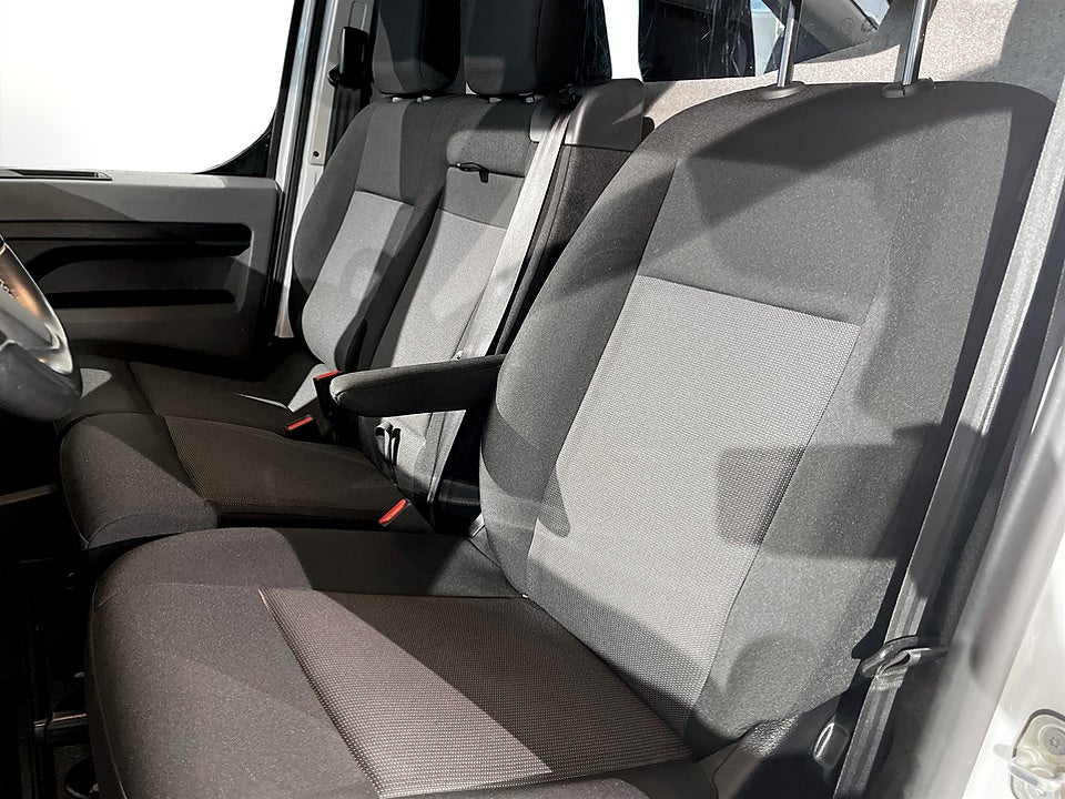 Bild på Peugeot Expert PRO+ 2.0 BHDi 180hk Aut L2 DRAG VÄRMARE INREDNING