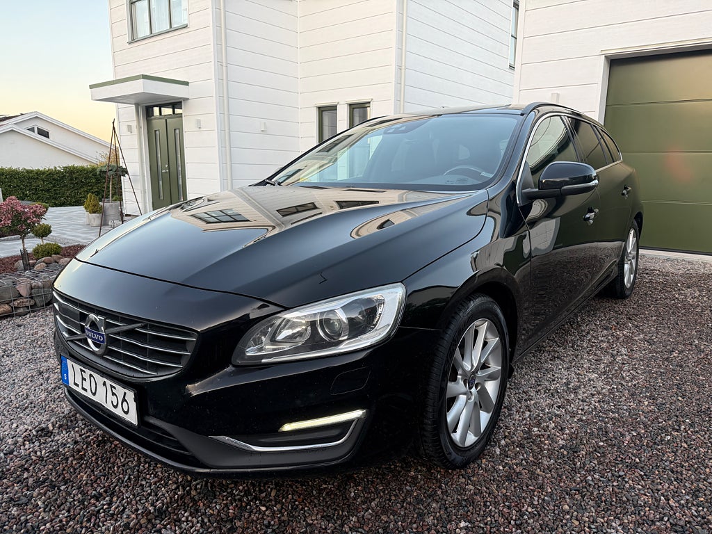 Volvo V60 D4 Momentum Business Edition|Kamrem bytt|Drag|