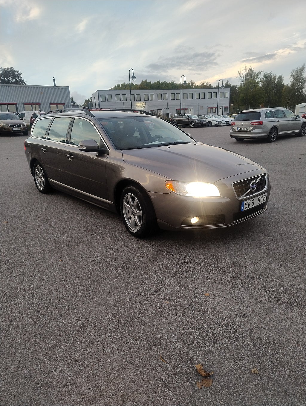 Volvo V70 2.4D Business .Ny besikt.S+V däck.Drag. Går mkt bra.